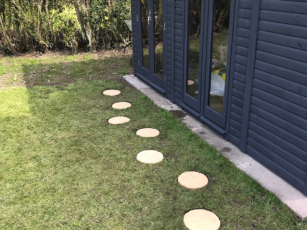 Supreme Resin Drives & Landscaping helped the Dickinson family create a wonderfully landscaped garden with the construction of a 16ftx8ft fully fitted and double glazed outdoor living space