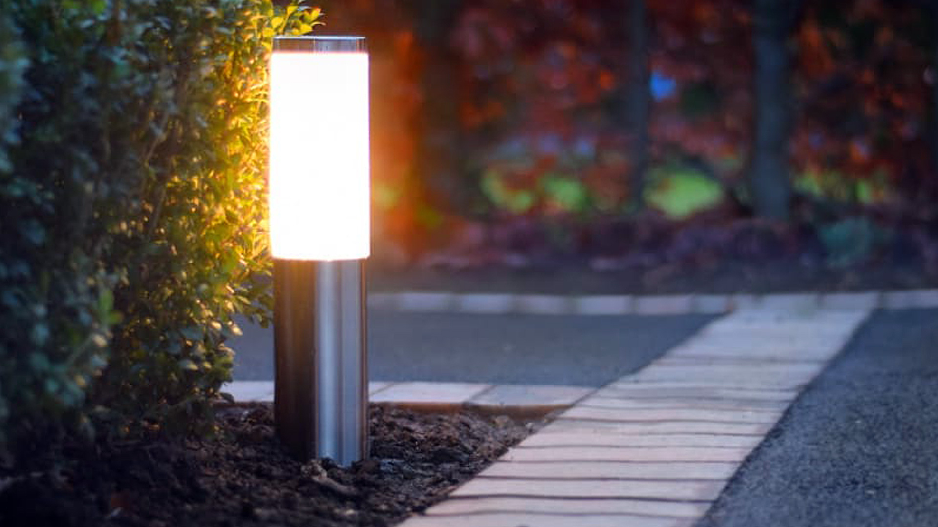 Supreme Resin Driveways -  Our expert garden light installation service can deliver truly exceptional evening ambiance to any garden. Our Garden Lighting services cover all of Greater Manchester including Salford, Oldham, Rochdale, Stockport and many more. 