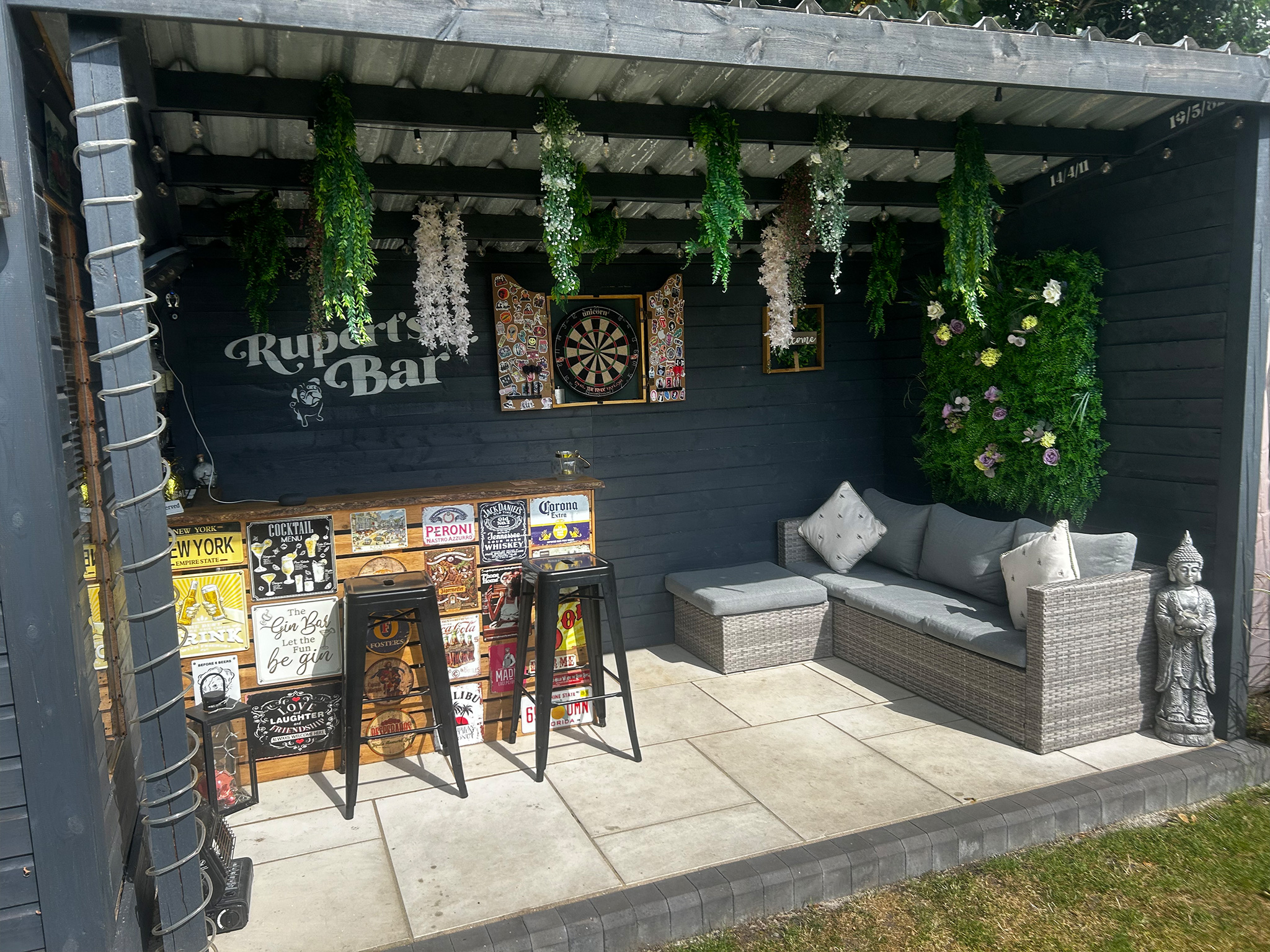 Supreme Resin Drives & Landscaping helped the Dickinson family create a wonderfully landscaped garden with the construction of a 16ftx8ft fully fitted and double glazed outdoor living space