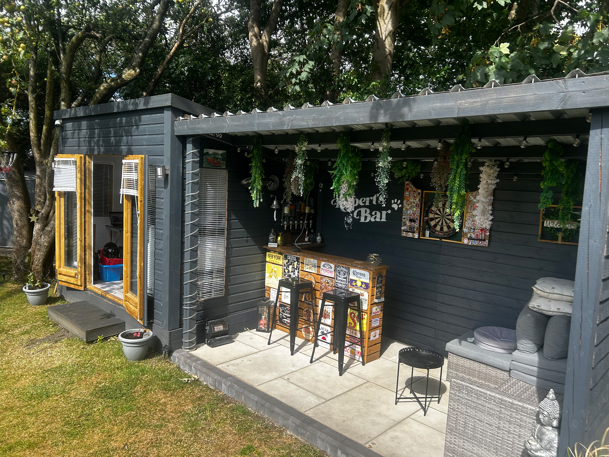Supreme Resin Drives & Landscaping helped the Dickinson family create a wonderfully landscaped garden with the construction of a 16ftx8ft fully fitted and double glazed outdoor living space