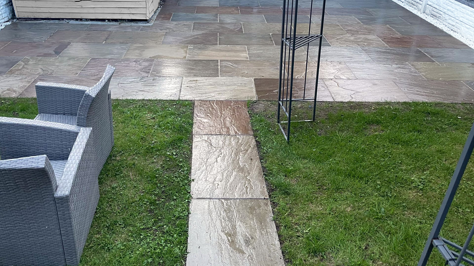 Supreme Resin Driveways - From attractive patio designs to block paved driveways, our customers are always assured of a high standard of workmanship. With a wide range paving designs available we are able to cater for commercial and domestic properties throughout the North West area.